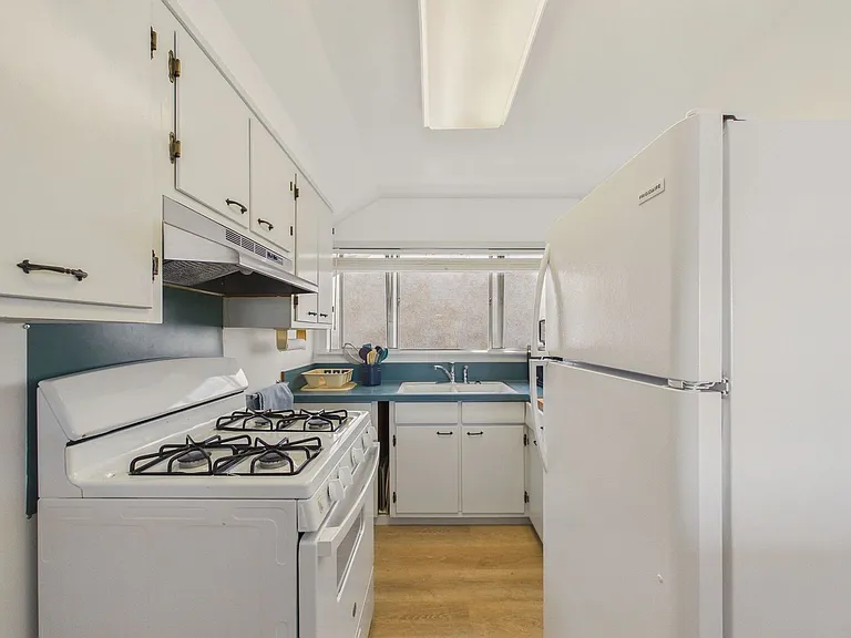 2430 Webster St — Photo 4