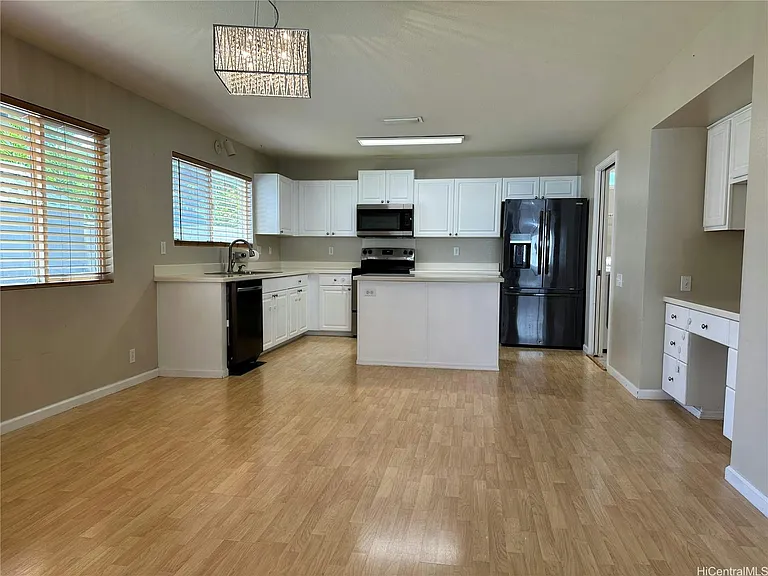 91-321 Hoomalule Pl — Photo 3