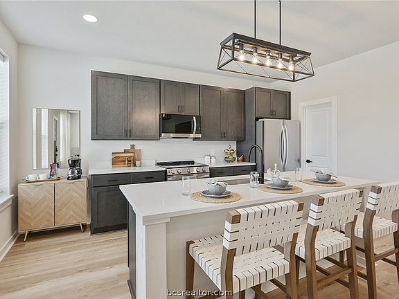 3rd image of 4224 Dahlia Ct