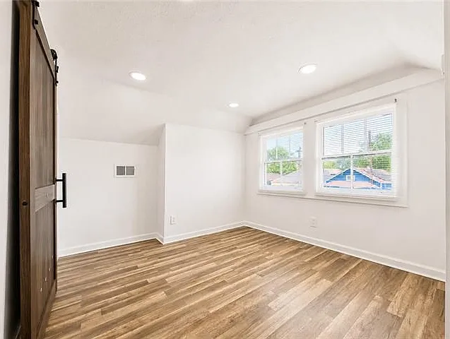 433 Homer St — Photo 19