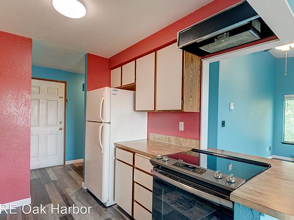 2nd image of 91 SE 11th Ave APT 305