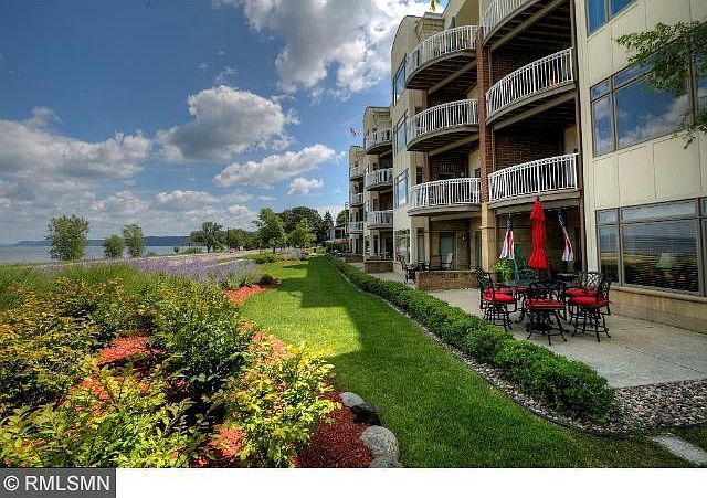 1st image of 900 S Lakeshore Dr