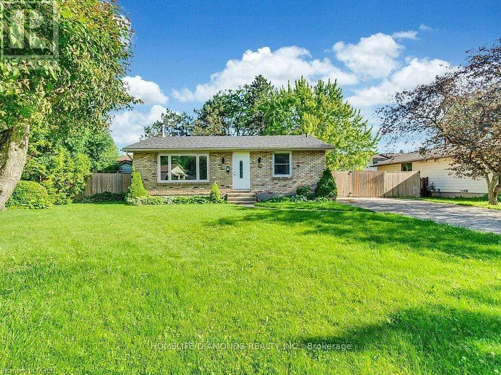 Building Photo - 68 Stroud Cres #UPPER