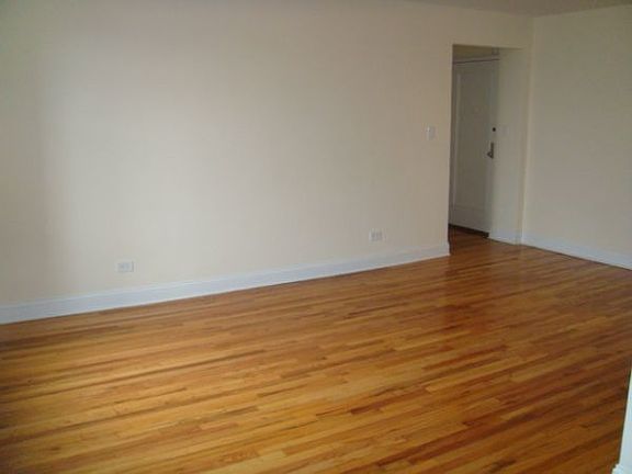 4th image of 4307 39th Pl APT 2E
