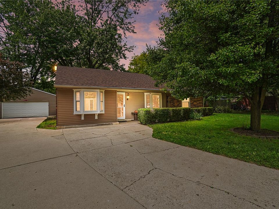 1st image of 19 Angela Dr