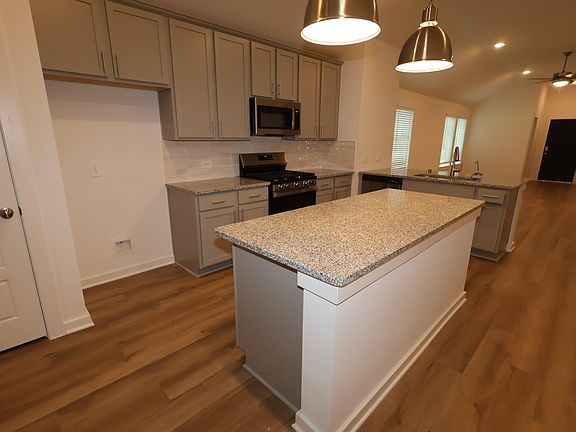 3rd image of 22427 Douglas Ct