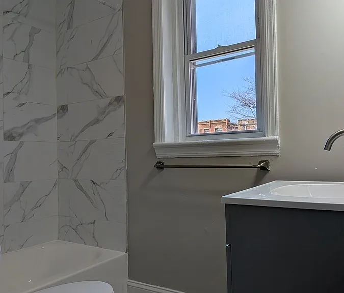 305 William St — Photo 17