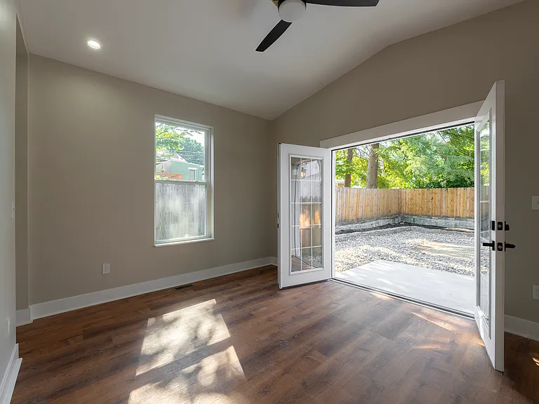 513 Pershing Ave — Photo 16