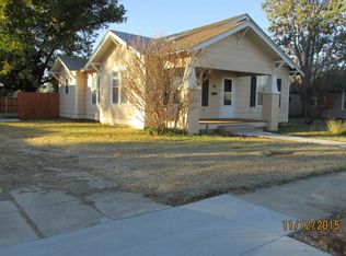 907 W 9th St, Plainview, TX 79072