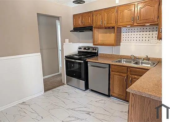 3 bed, 912 sqft, $1,295 — Photo 2