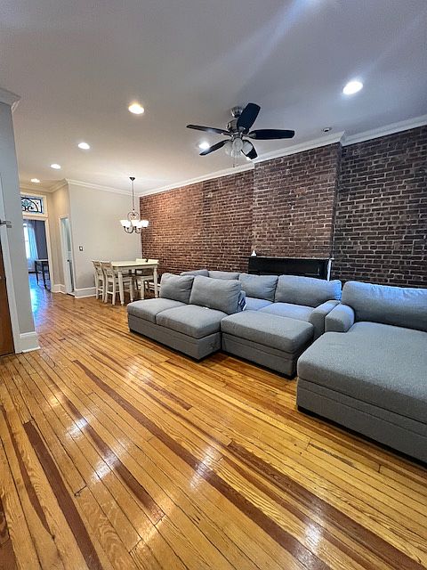 1st image of 933 Willow Ave APT 4L