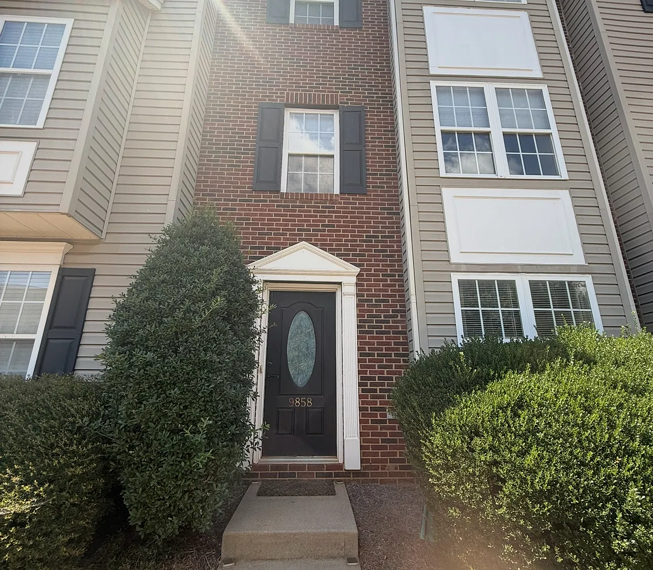 4 bed, 3.5 bath, 1868 sqft, $2,200 — Photo 1