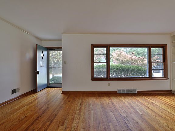 3rd image of 141 Deland Ave