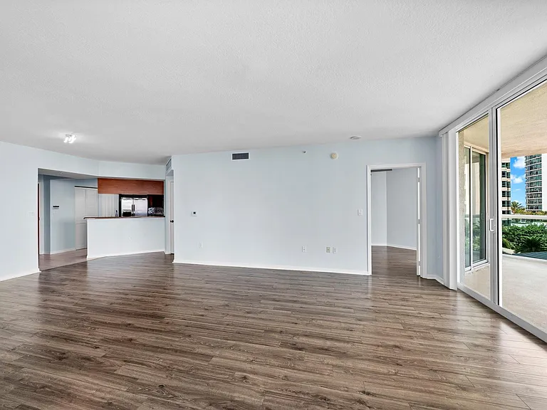 347 N New River Dr #1110 — Photo 10