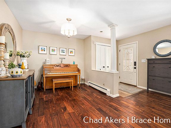 5th image of 541 Russwood St NE