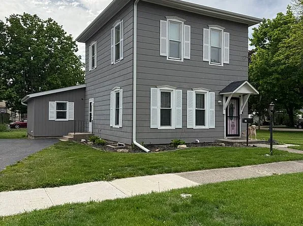 310 N 3rd St, Oregon, IL 61061