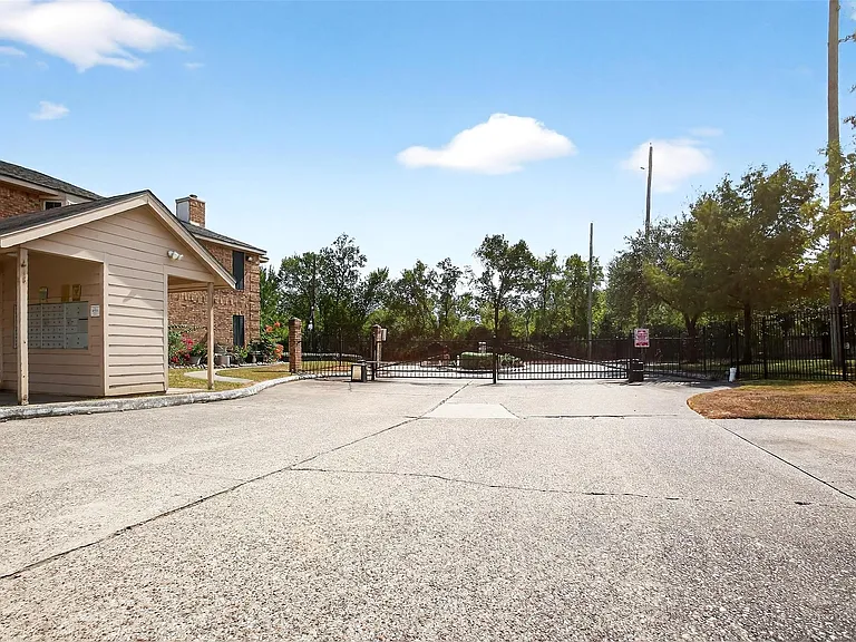 3770 Lovers Wood Ln #610 — Photo 37