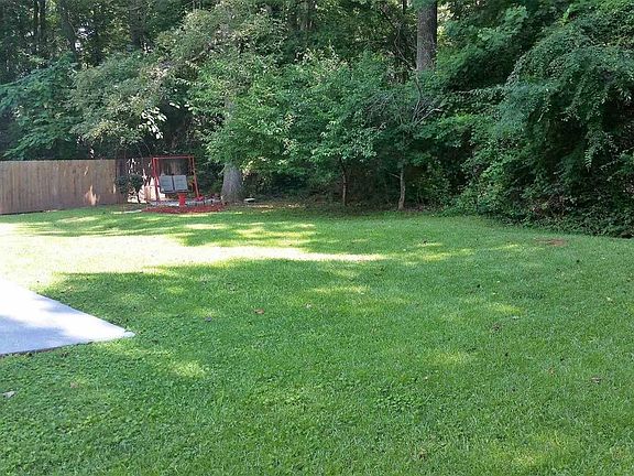 4th image of 5598 Bradley Cir