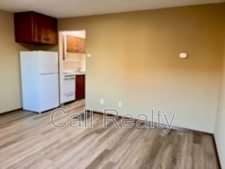 5225 N Crestline St — Photo 5