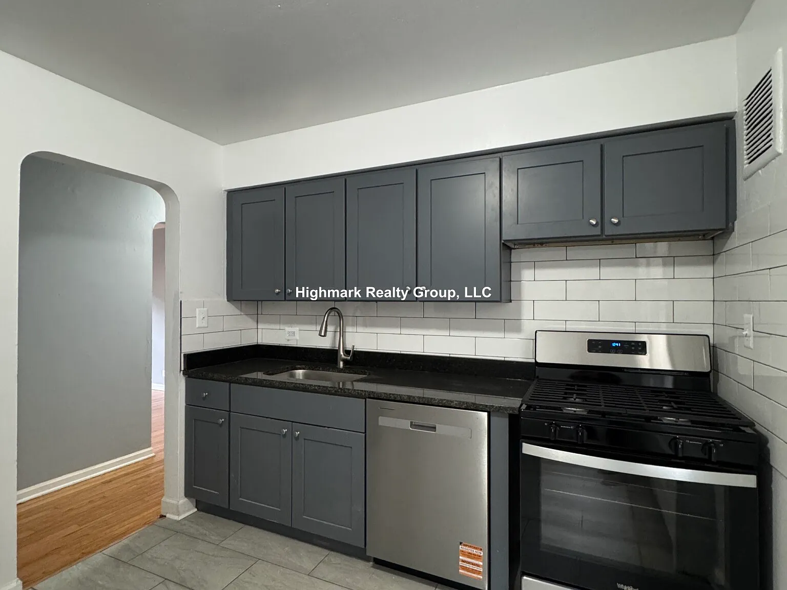 2752 W North Shore Ave — Photo 1