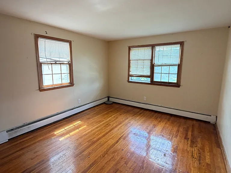 241 Circular Ave — Photo 8