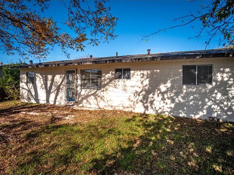6916 Shady Grove Dr — Photo 17