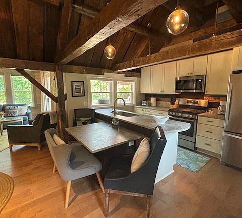 Full updated & furnished Kitchen, original beams, hardword floors and spacious!