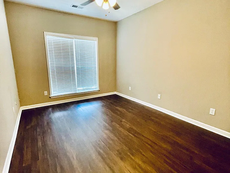 102 Frances Ln — Photo 10