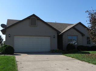 1209 Ashwood Dr, Auburn, IN