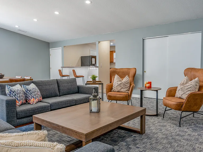 Lyons Gate Apartments — Photo 9