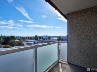 812 N 42nd St APT 301, Seattle, WA 98103