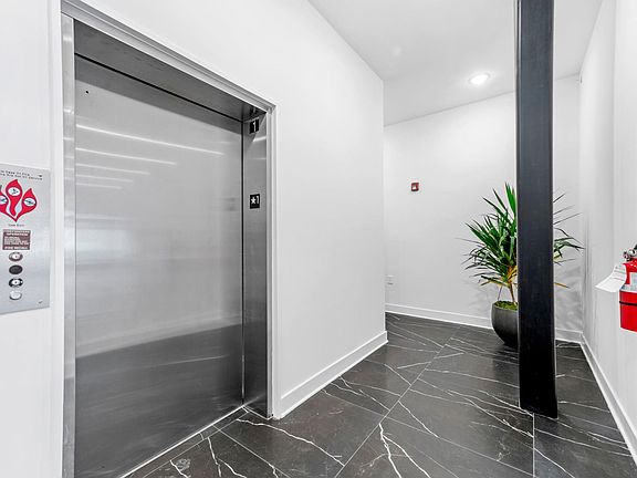 5th image of 1801 Fairmount Ave #402