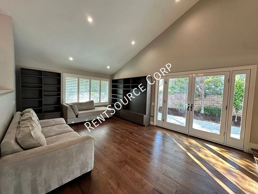 5 Bedroom Pool Home for Lease with SOLAR in the Valencia Hills Community — Photo 4