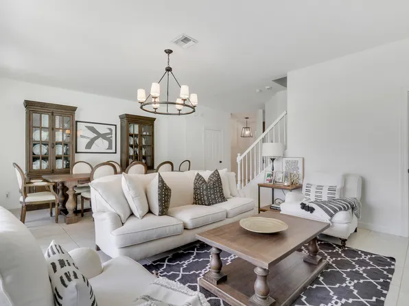 8073 Murano Circle, Palm Beach Gardens, FL 33418