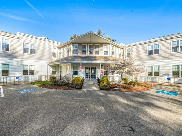 63 Central St APT 104, North Reading, MA 01864