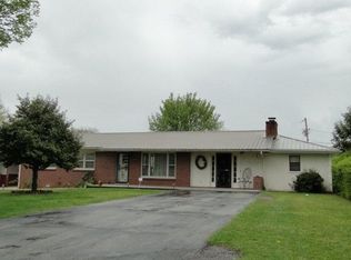 213 E Commercial Ave, Monterey, TN 38574