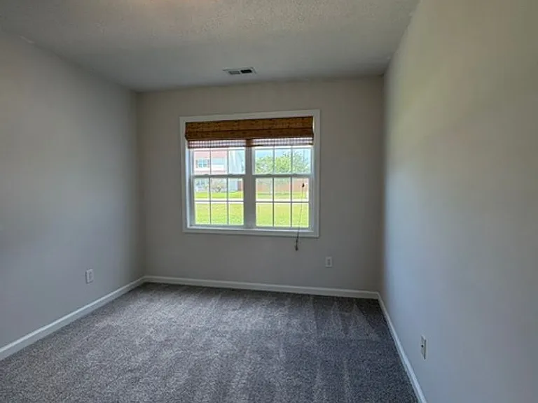 302 Mann St — Photo 18