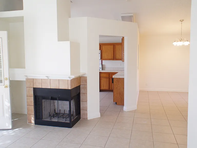 2705 Cheshire Ct — Photo 5