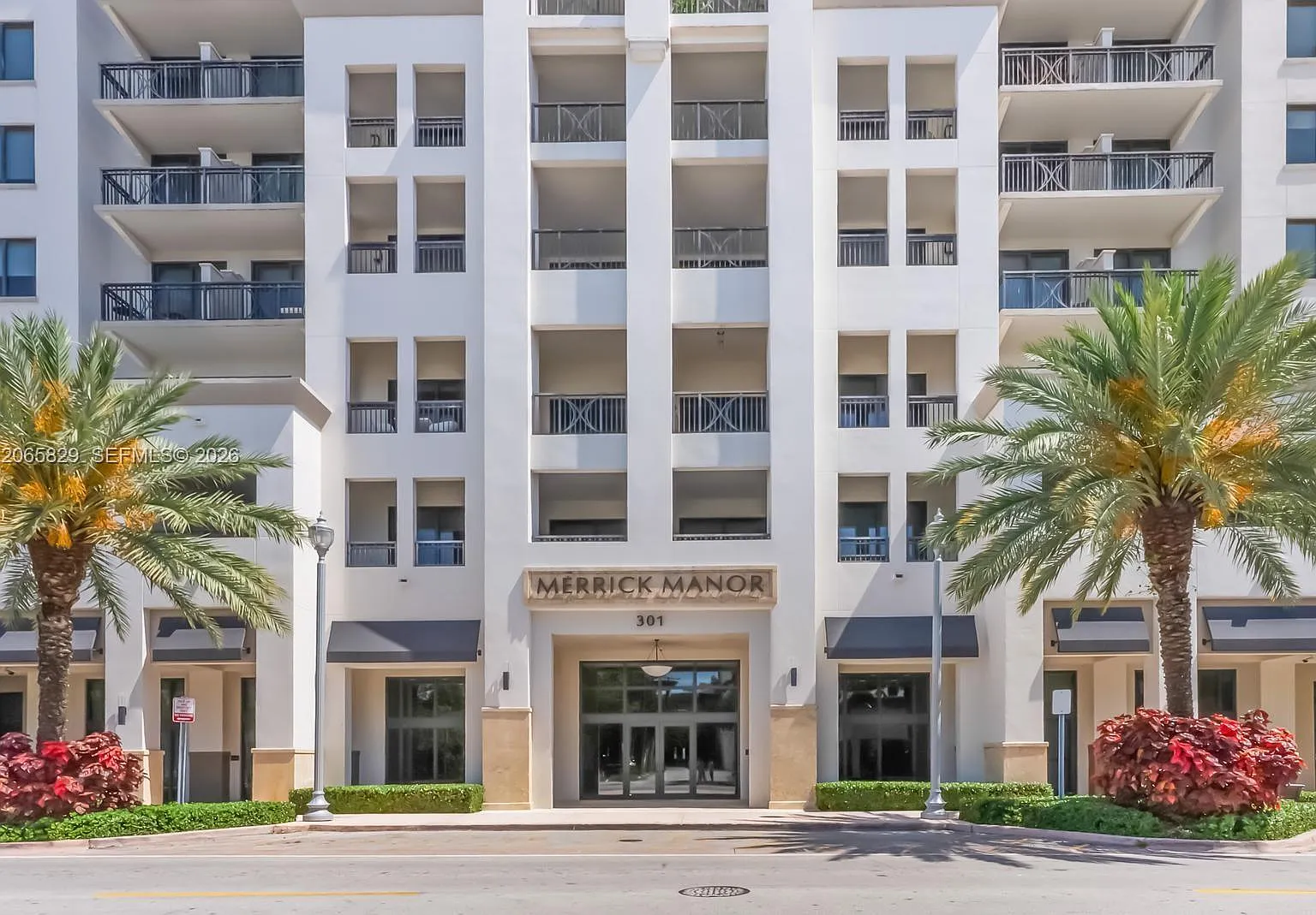Merrick Manor Condo — Photo 1