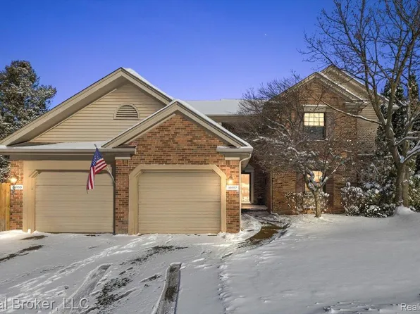 36952 Ridgedale Ct, Farmington, MI 48331