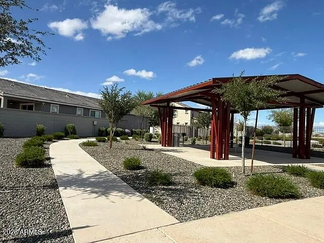 3 bed, 2.5 bath, 2024 sqft, $2,400 — Photo 4