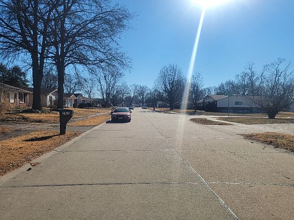 5th image of 2908 Castleford Dr