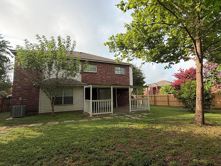 305 Stone Park — Photo 22
