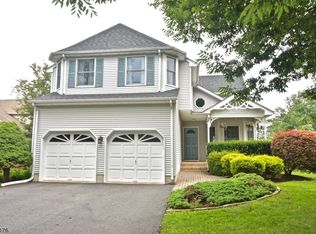 8 Rachel Ct, Clinton, NJ 08809
