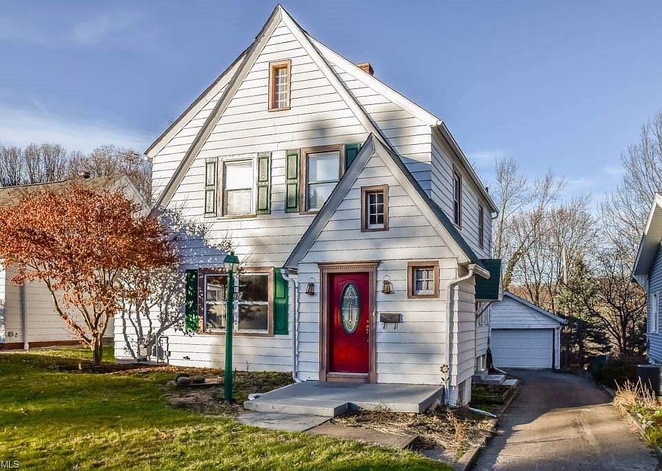 1st image of 927 Campbell Cir NE