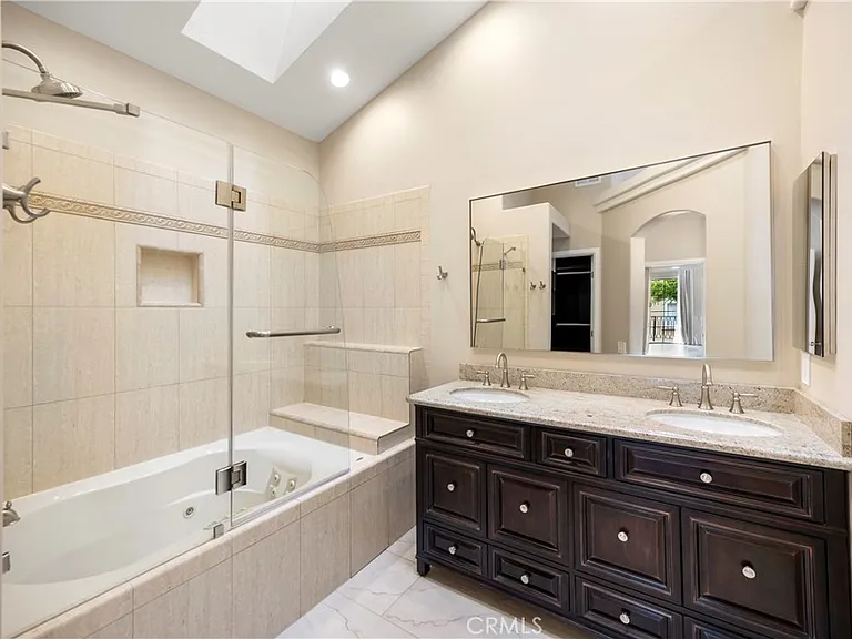 12 Opera Ln — Photo 19