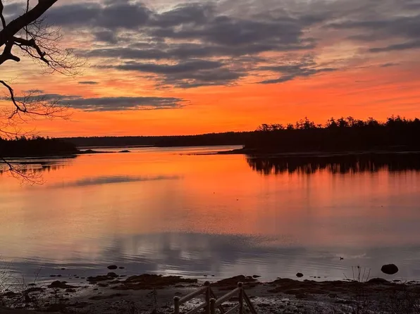 70 Maquoit Drive, Freeport, ME 04032