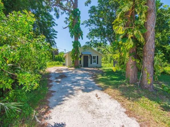 1325 17th Ct SW, Vero Beach, FL 32962