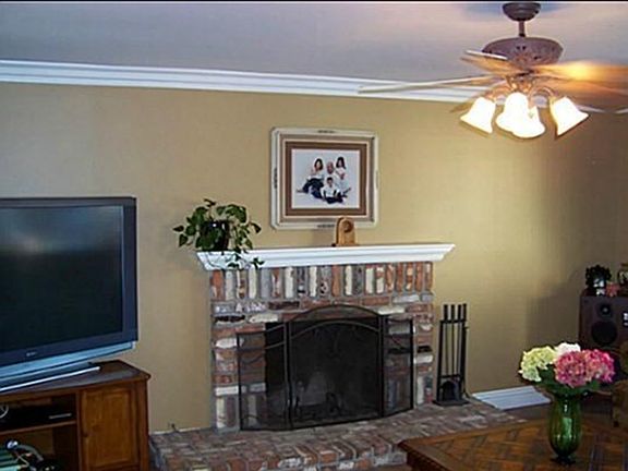 2nd image of 408 E Mission Pl