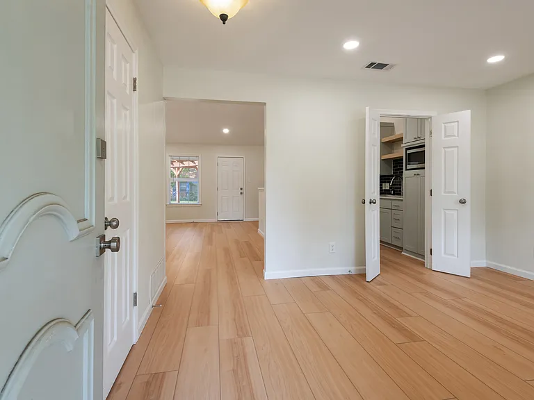 3418 Woodthrush Ln — Photo 2